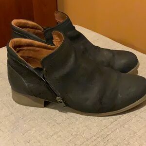 Cobb Hill by New Balance Black Ankle Booties